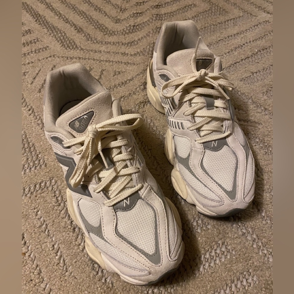 NEW BALANCE 9060 sneaker UNISEX M9/W10.5